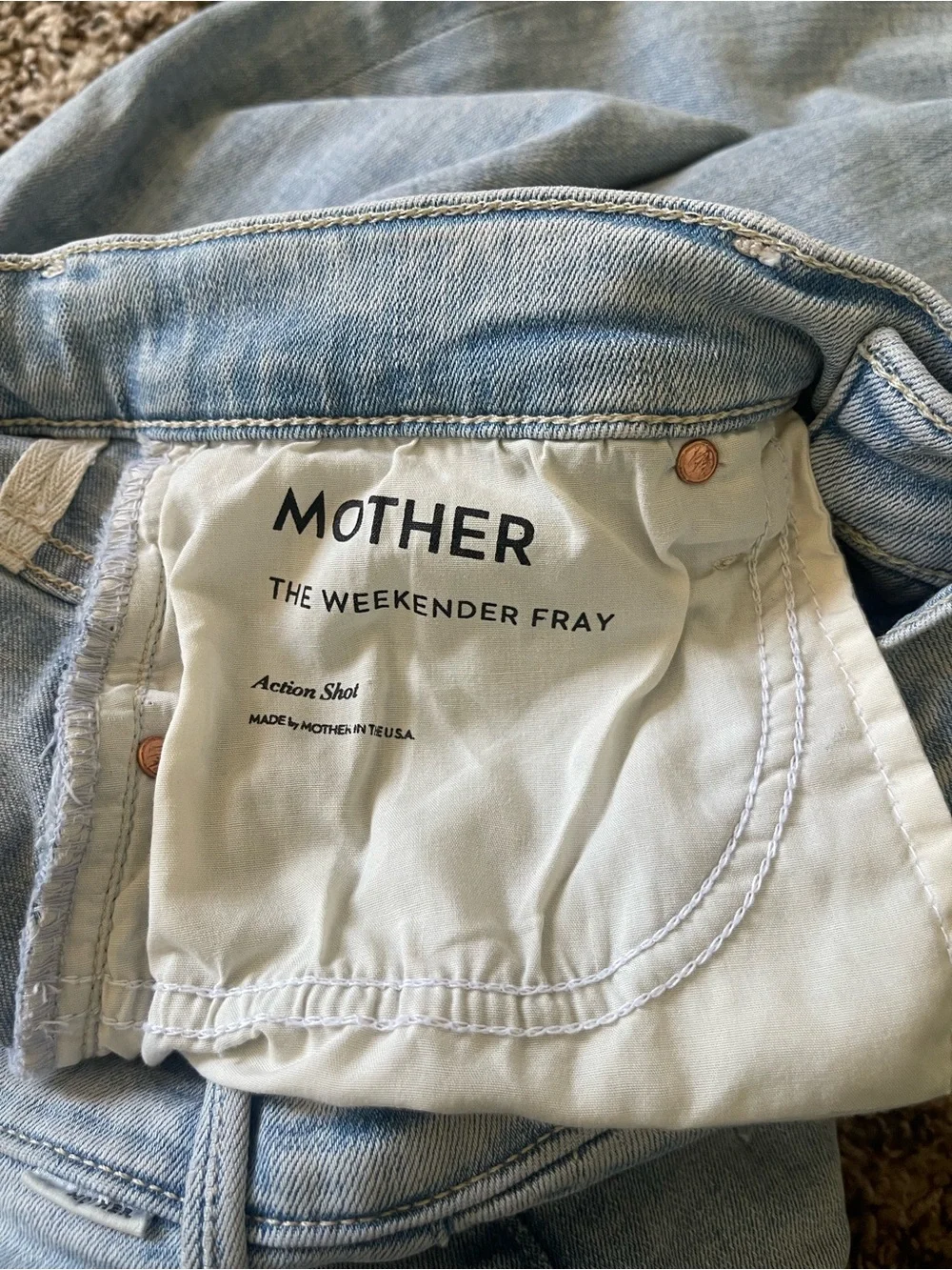 MOTHER The Weekender Fray Action Shot Jeans Women's 27 Light Wash Distressed USA - Picture 16 of 16